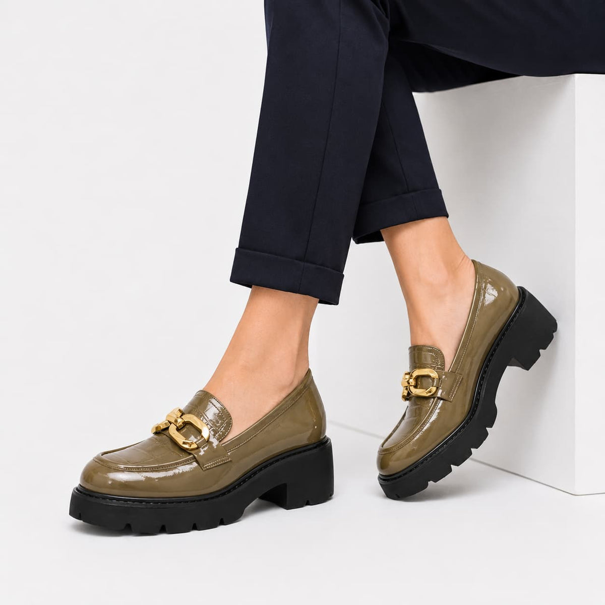 Mocassin En Cuir Végan Effet Croco Et À Boucle Dorée