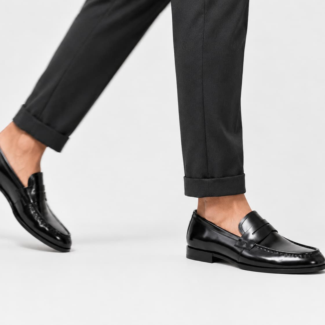 Mocassins Noirs Vernis En Cuir Avec Un Talon Carré