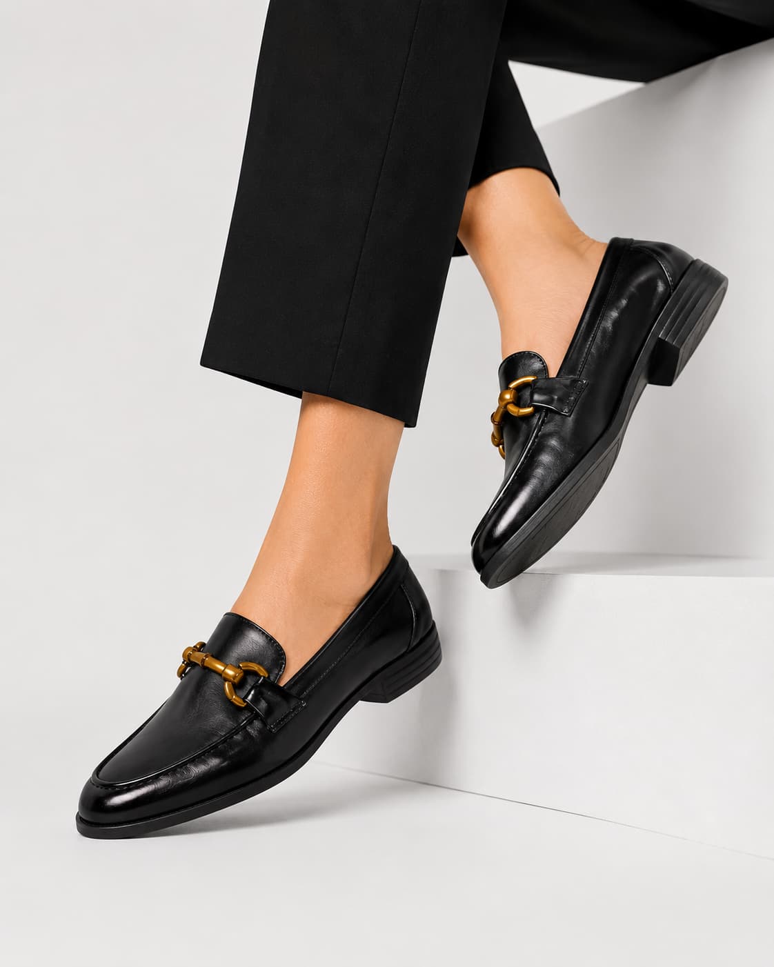 Mocassins Noirs En Cuir Verni À Talons Pour Femmes