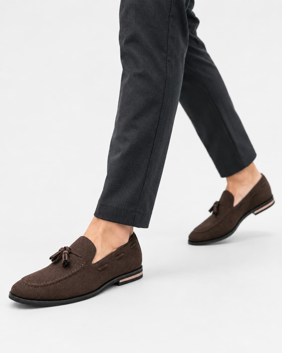 Mocassins À Glands En Cuir Suède À Surpiqûres Blanches